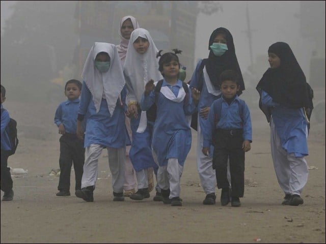 Smog Emergency in Punjab Masks Necessary for Students