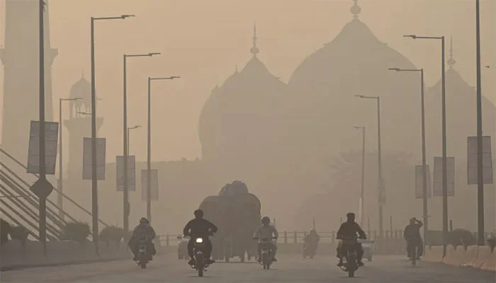 PED Mandates Wearing Masks Due to Increased Air Pollution