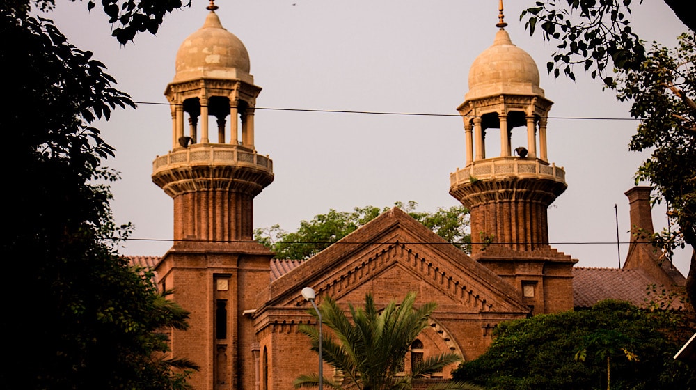 Govt Mandate Face Masks in Smog-Affected Districts of Punjab